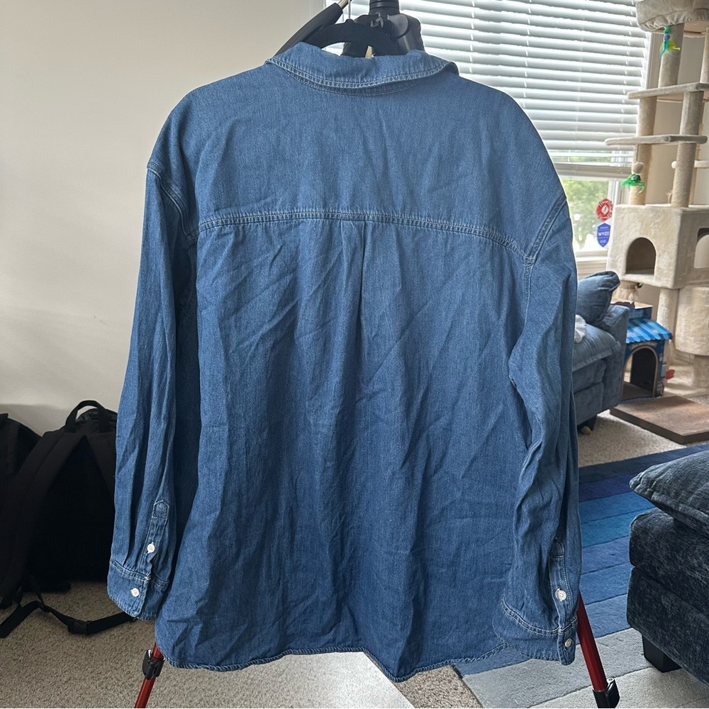 Universal Thread Women's Oversized Long Sleeve Collared Button-Down Shirt Indigo - Picture 4 of 8